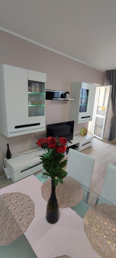 Luxury And Stylish Apartmen, Metro Station Obelya София Экстерьер фото